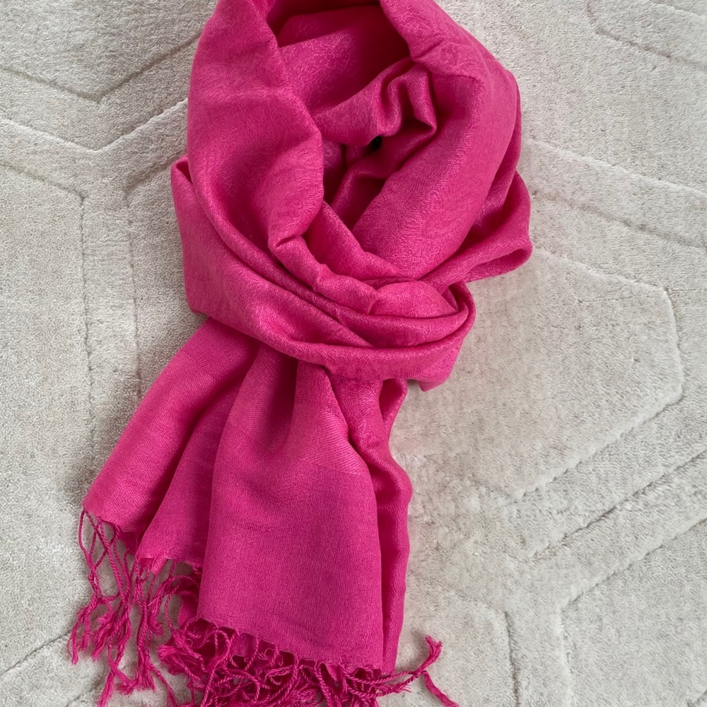 Pink cashmere blend scarf/wrap